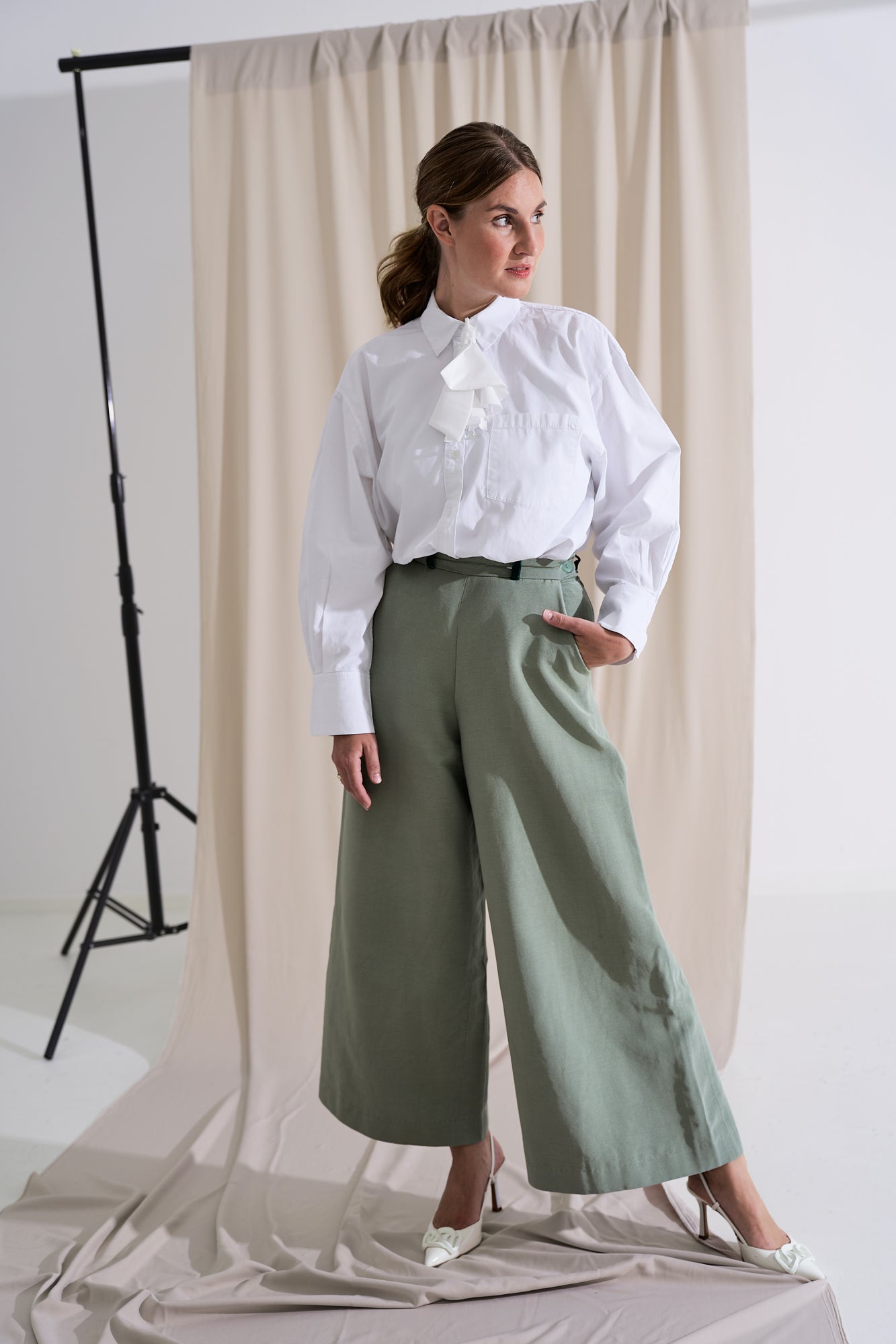Sewing Pattern for women's fashion: palazzo pants with slanted