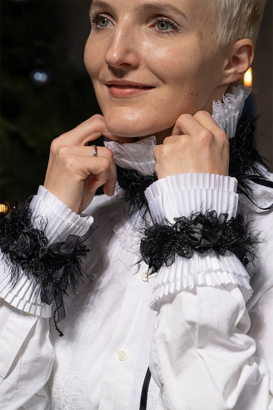 60-9 Frill collar
