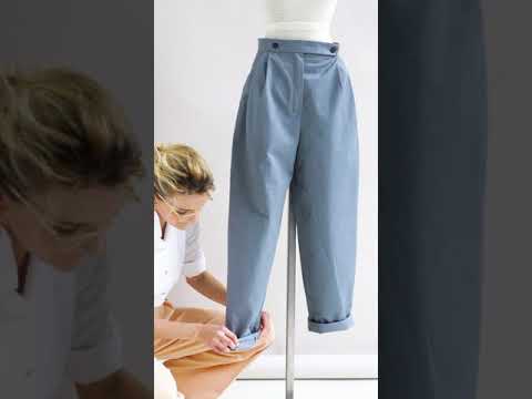 See all details of 48-1 Pleated pants with three pockets