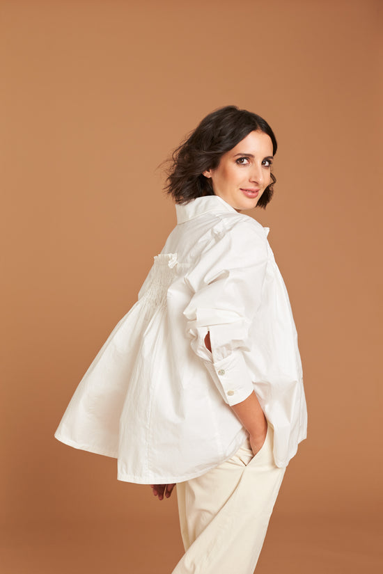 54-1 ARTISAN Wide blouse with smocking embroidery