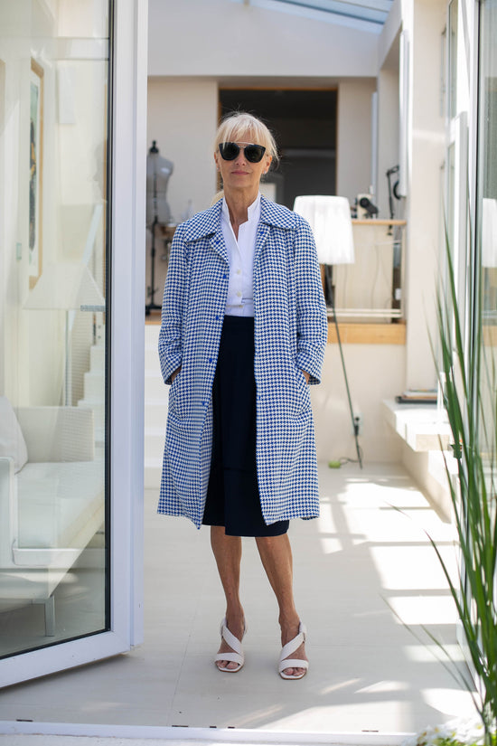 19-4 ROYAL Slightly flared 50s-style coat with shoulder pleats