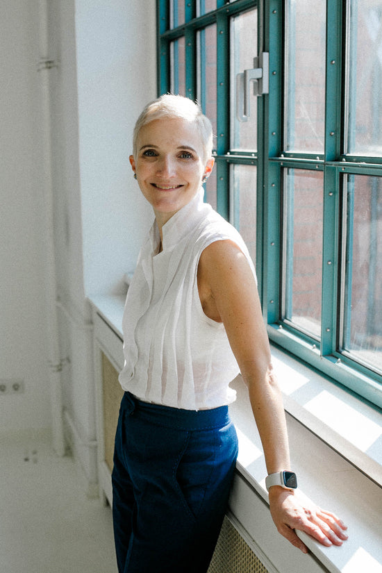 64-3 Lapel blouse with front pleats
