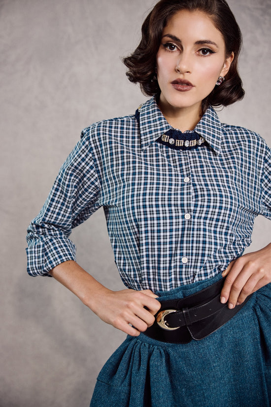 69-2 ESSENCE Classic Shirt Blouse