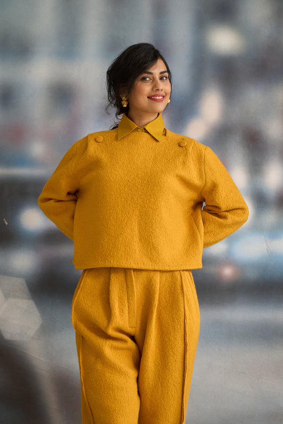 70-16 EMBER Comfortable melton wool sweater with slight bubble sleeves