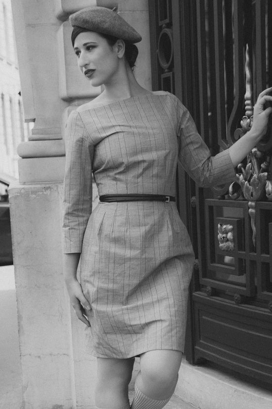 09-2 Hourglass dress with boat neckline