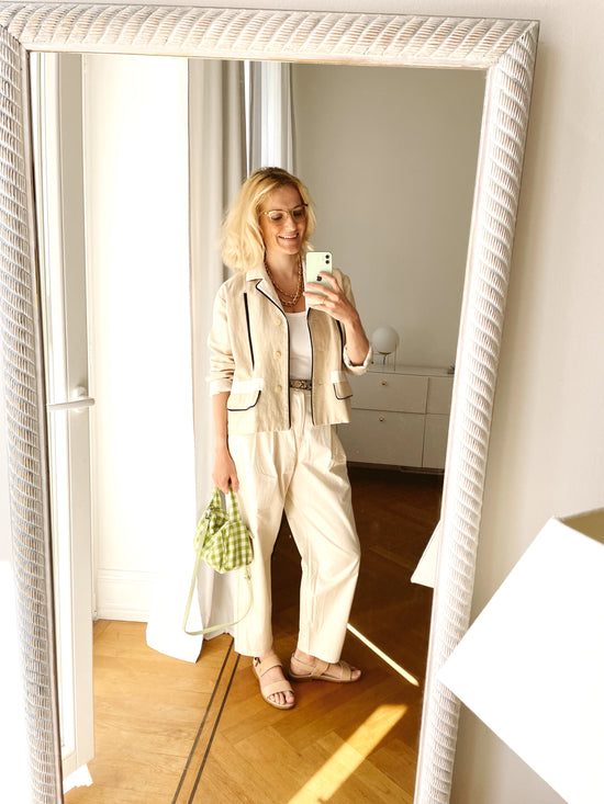 23-3 VIGNETTE Straight jacket with back strap
