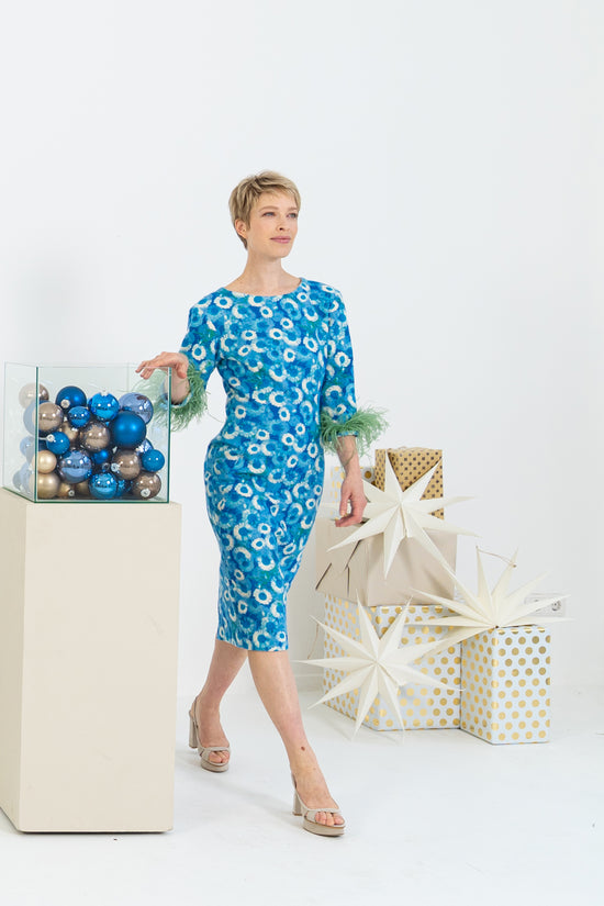 31-3 Figure hugging dress with long sleeves