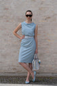 19-3 Easy-wash dress with stand-up collar