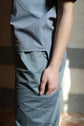 48-1 Pleated trousers with welt pockets / rolled-up trouser legs