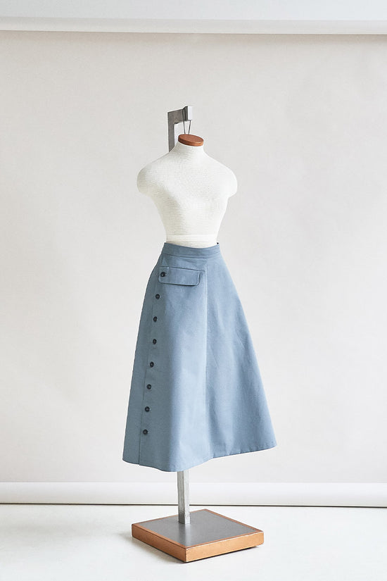 48-5 Four-panel skirt with side button placket