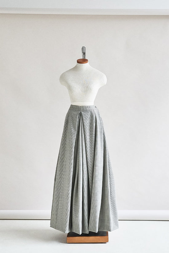 48-7 Long Shepherd‘s plaid skirt