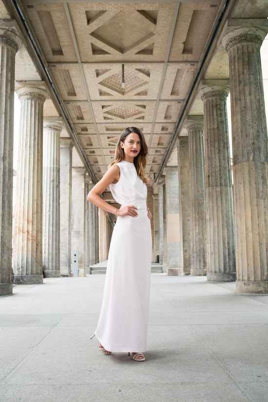 25-3 Slender ball gown with back slit